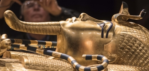 Egypt se snaží zabránit dražbě busty faraona Tutanchamona.