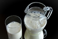 Mléko podle některých lidí přispívá ke vzniku rakoviny a k autoimunitním chorobám.