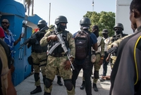 Haitské ozbrojené složky po útoku na prezidenta.