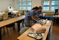 Otevření detašovaného pracoviště praktické výuky Církevní střední zdravotnické školy Jana Pavla II., 28. listopadu 2022, Fakultní Thomayerova nemocnice Praha.